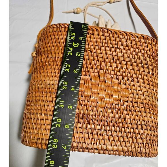 Rattan woven vintage purse. Leather strap. Handmade. Unique. Rare find.‎ Hippie. - Picture 3 of 14